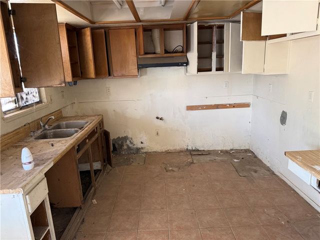 16254 Mossdale, Lancaster, CA 93535
