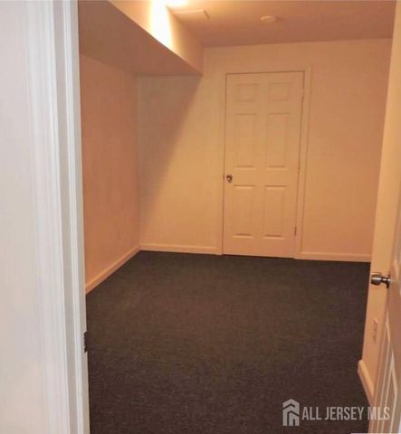 72 Heatherwood Drive, North Brunswick, NJ 08902