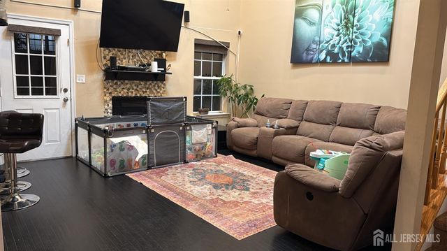 72 Heatherwood Drive, North Brunswick, NJ 08902