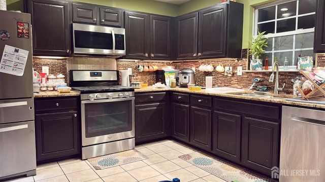 72 Heatherwood Drive, North Brunswick, NJ 08902