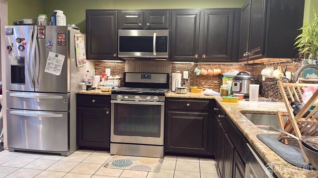 72 Heatherwood Drive, North Brunswick, NJ 08902