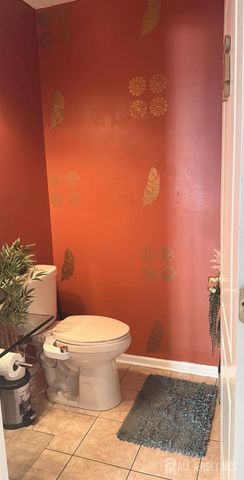 72 Heatherwood Drive, North Brunswick, NJ 08902