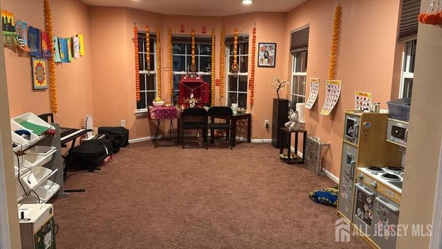 72 Heatherwood Drive, North Brunswick, NJ 08902
