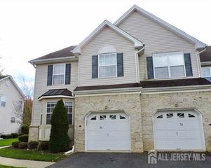 72 Heatherwood Drive, North Brunswick, NJ 08902