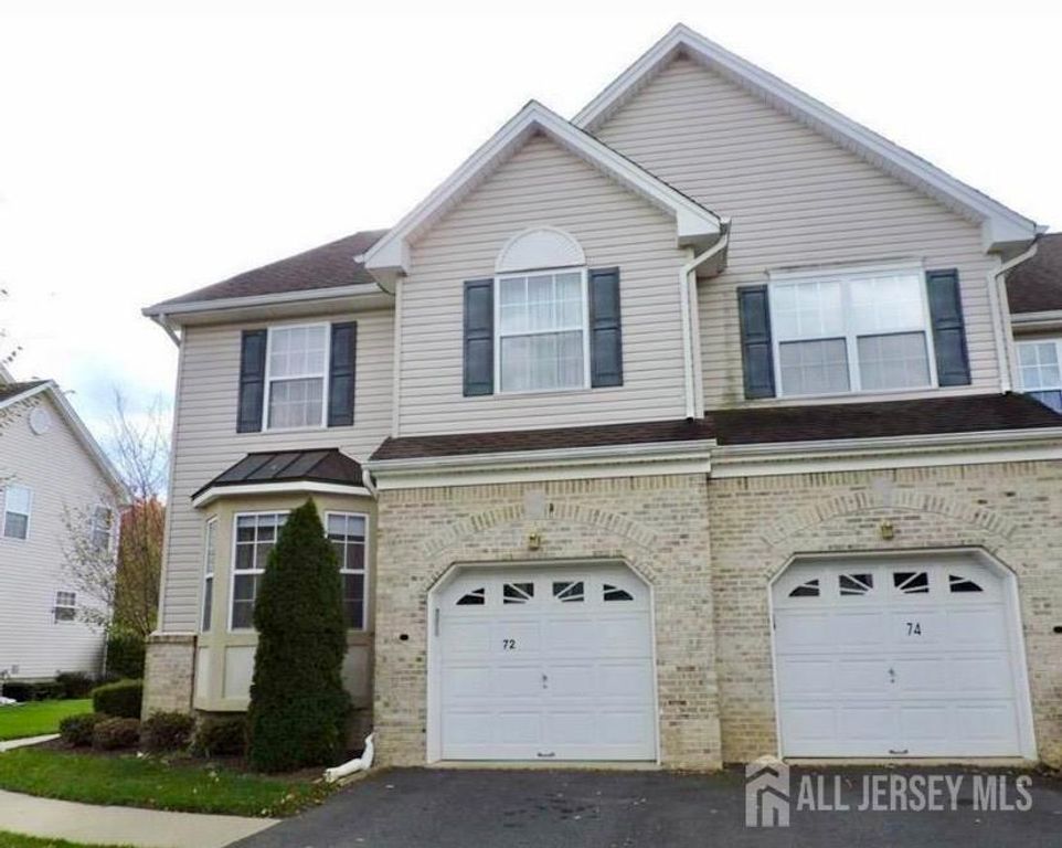 72 Heatherwood Drive, North Brunswick, NJ 08902