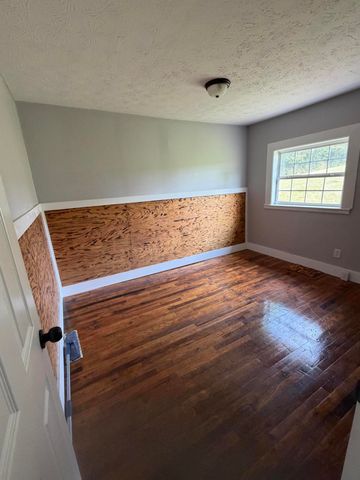 2718 Bee Creek Road, Corbin, KY 40701