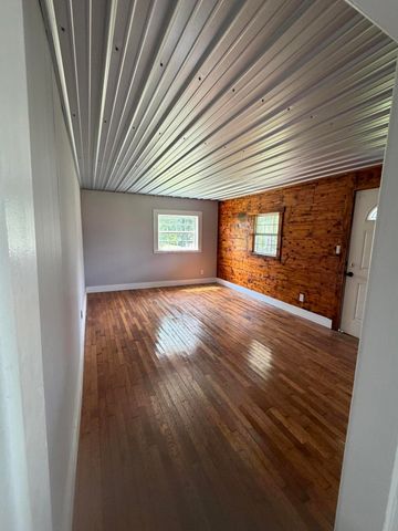 2718 Bee Creek Road, Corbin, KY 40701