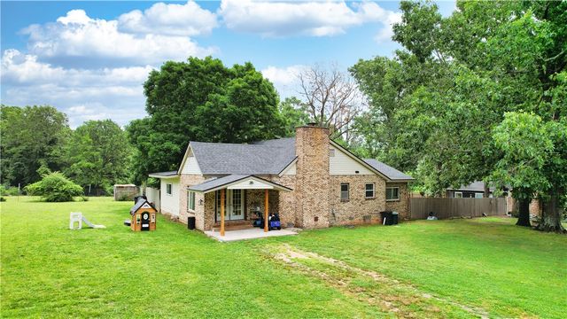 2711 Aspen Lane, Rogers, AR 72758
