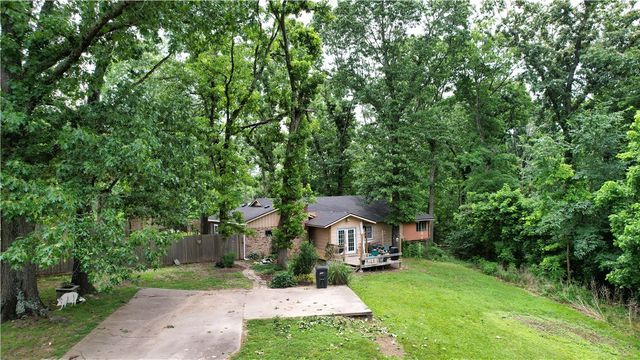 2711 Aspen Lane, Rogers, AR 72758
