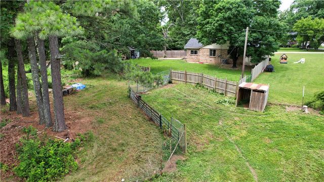 2711 Aspen Lane, Rogers, AR 72758