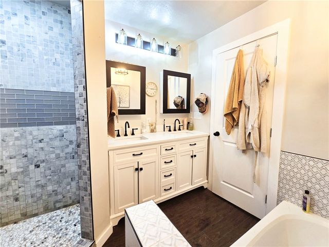 2711 Aspen Lane, Rogers, AR 72758