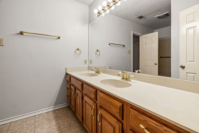 5845 Westhaven Drive B, Fort Worth, TX 76132