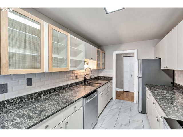 2211 Sw PARK Pl 204, Portland, OR 97205