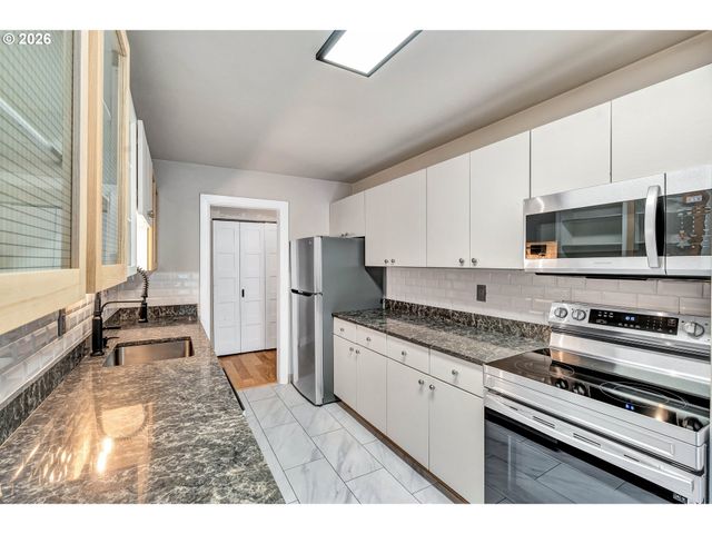 2211 Sw PARK Pl 204, Portland, OR 97205
