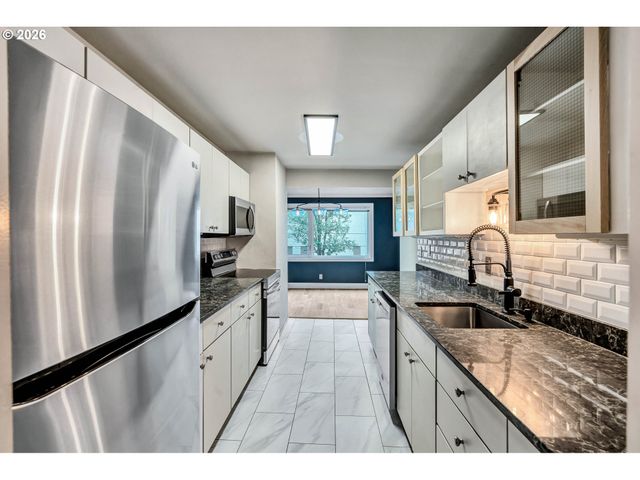 2211 Sw PARK Pl 204, Portland, OR 97205