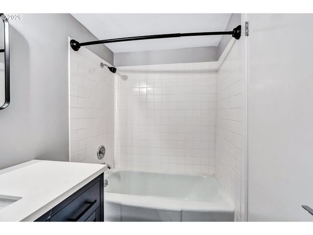 2211 Sw PARK Pl 204, Portland, OR 97205