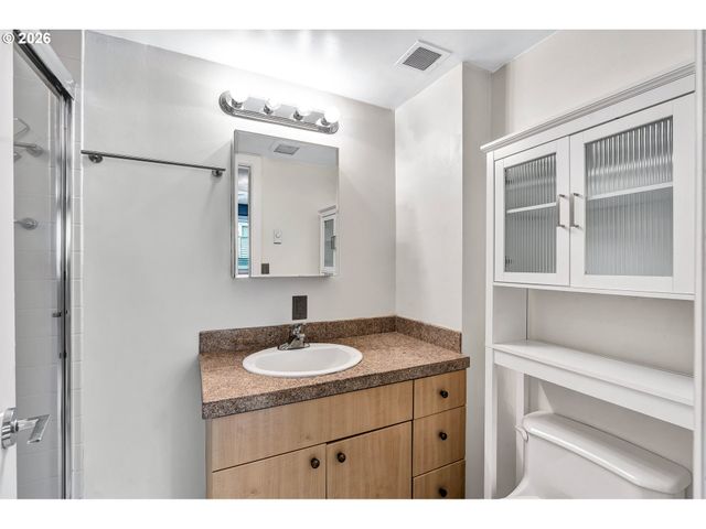 2211 Sw PARK Pl 204, Portland, OR 97205