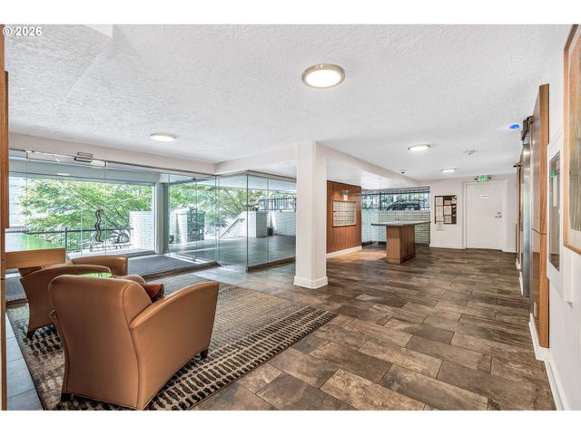 2211 Sw PARK Pl 204, Portland, OR 97205