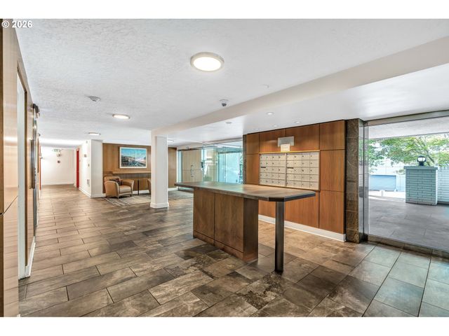 2211 Sw PARK Pl 204, Portland, OR 97205