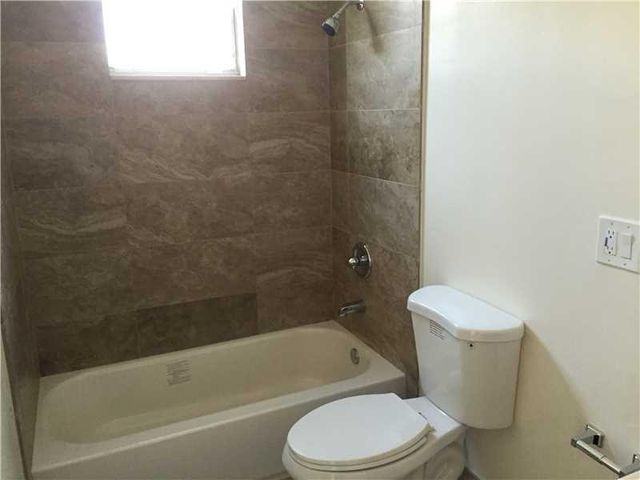686 Lone Pine Lane, Weston, FL 33327