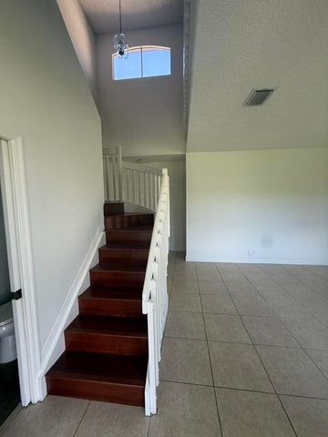 686 Lone Pine Lane, Weston, FL 33327