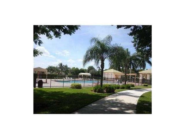 686 Lone Pine Lane, Weston, FL 33327