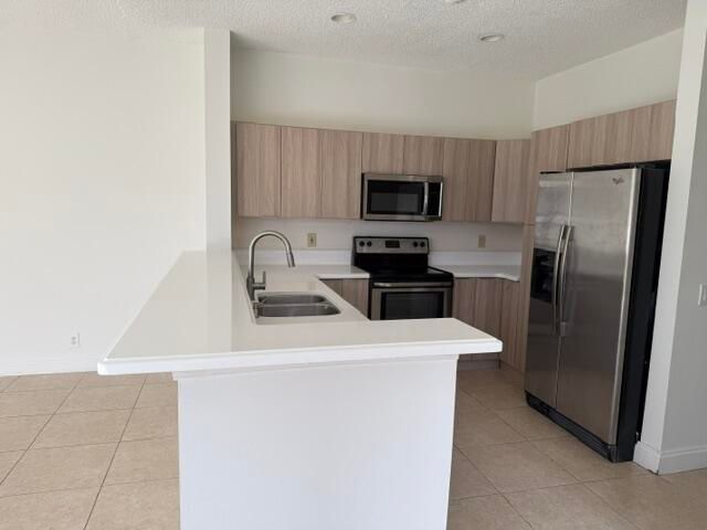 686 Lone Pine Lane, Weston, FL 33327