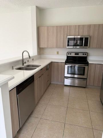 686 Lone Pine Lane, Weston, FL 33327