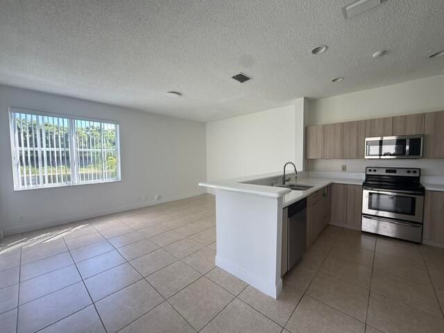 686 Lone Pine Lane, Weston, FL 33327