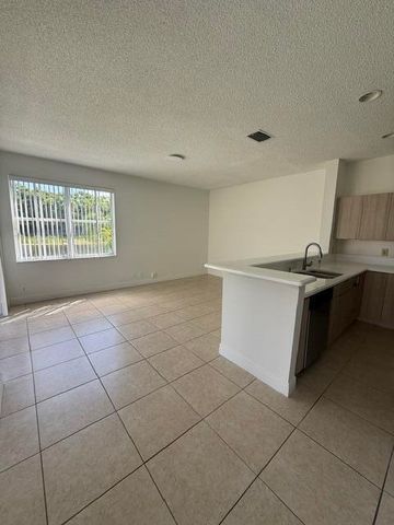 686 Lone Pine Lane, Weston, FL 33327