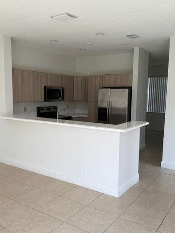 686 Lone Pine Lane, Weston, FL 33327