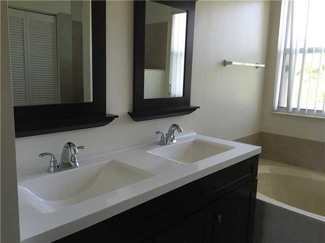 686 Lone Pine Lane, Weston, FL 33327