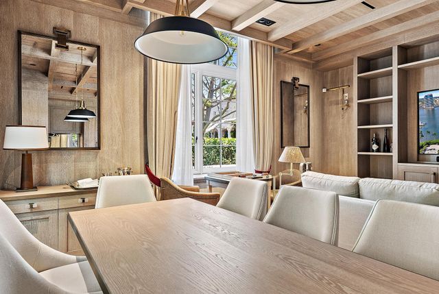 236 Phipps Plaza 101, Palm Beach, FL 33480