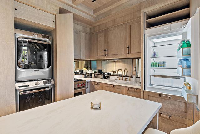 236 Phipps Plaza 101, Palm Beach, FL 33480