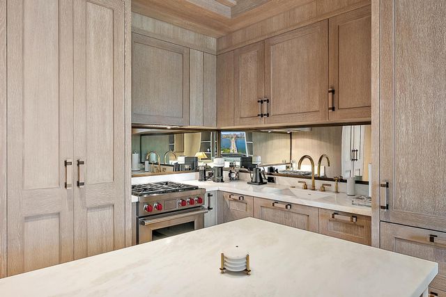 236 Phipps Plaza 101, Palm Beach, FL 33480