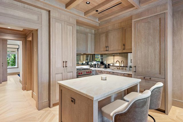 236 Phipps Plaza 101, Palm Beach, FL 33480