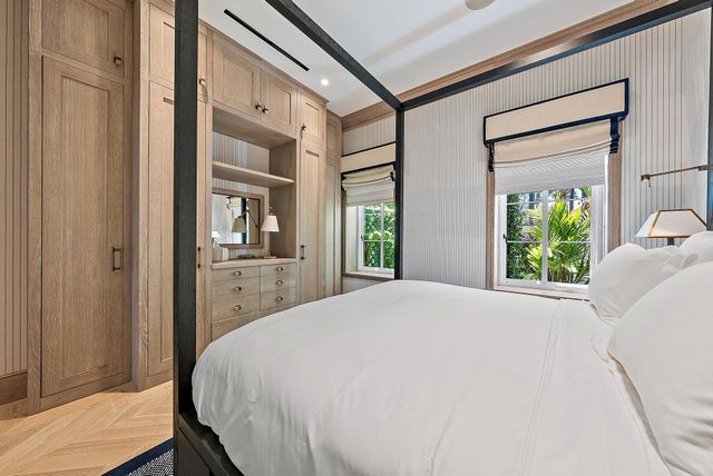 236 Phipps Plaza 101, Palm Beach, FL 33480