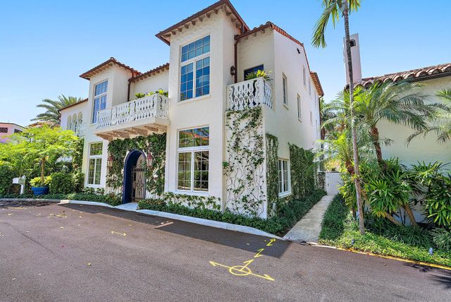 236 Phipps Plaza 101, Palm Beach, FL 33480