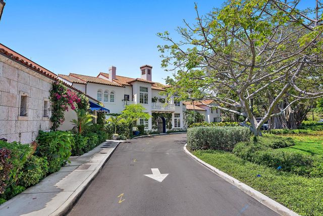 236 Phipps Plaza 101, Palm Beach, FL 33480