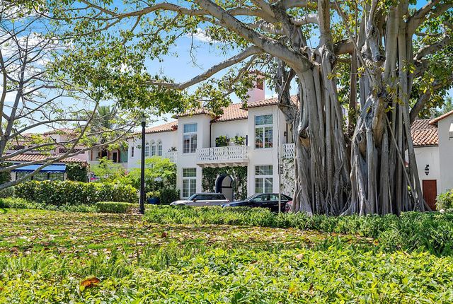 236 Phipps Plaza 101, Palm Beach, FL 33480