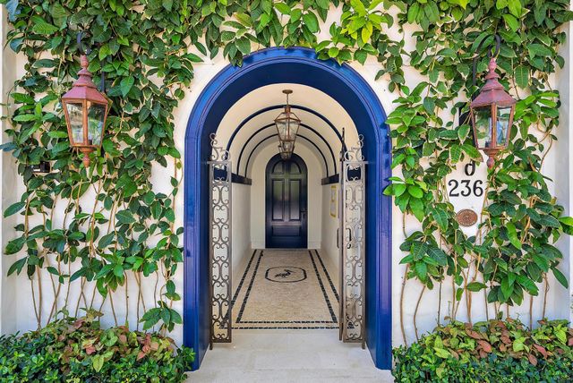 236 Phipps Plaza 101, Palm Beach, FL 33480