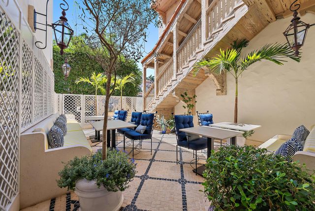 236 Phipps Plaza 101, Palm Beach, FL 33480