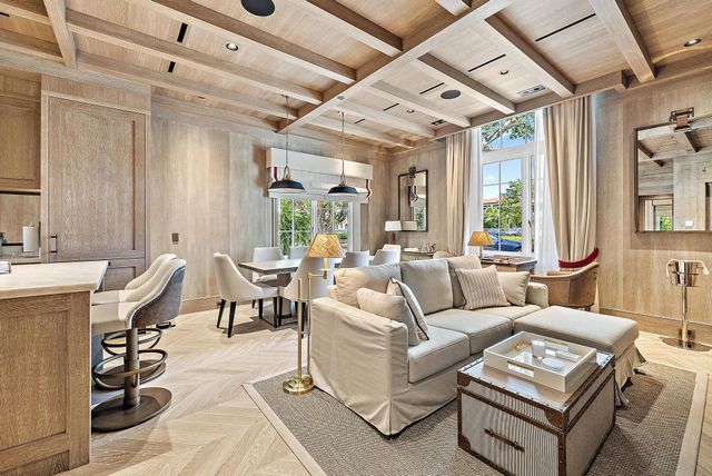 236 Phipps Plaza 101, Palm Beach, FL 33480