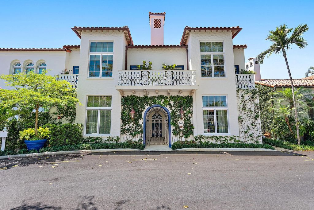 236 Phipps Plaza 101, Palm Beach, FL 33480