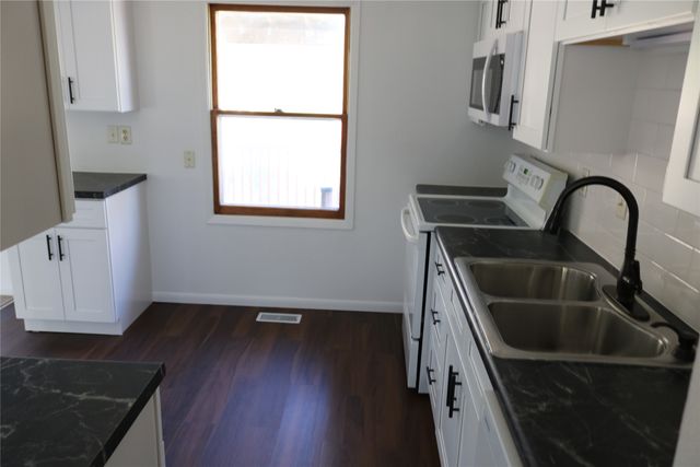 3230 SE 21st Street, Des Moines, IA 50320