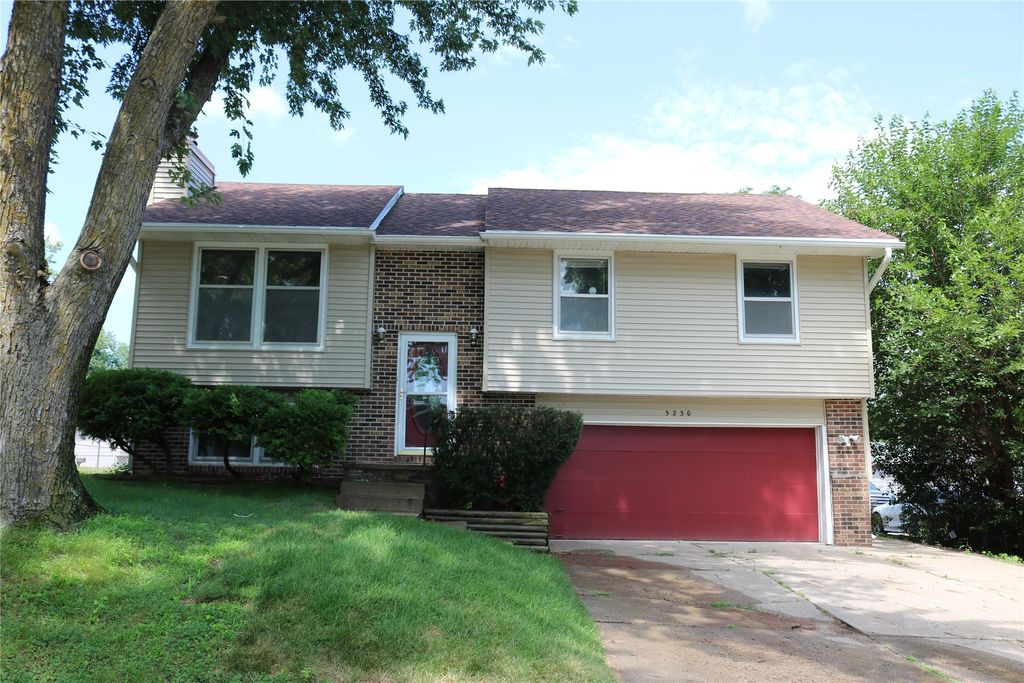 3230 SE 21st Street, Des Moines, IA 50320