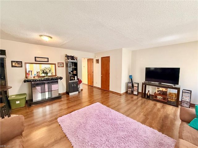 31 Saxony PL, Hampton, VA 23669