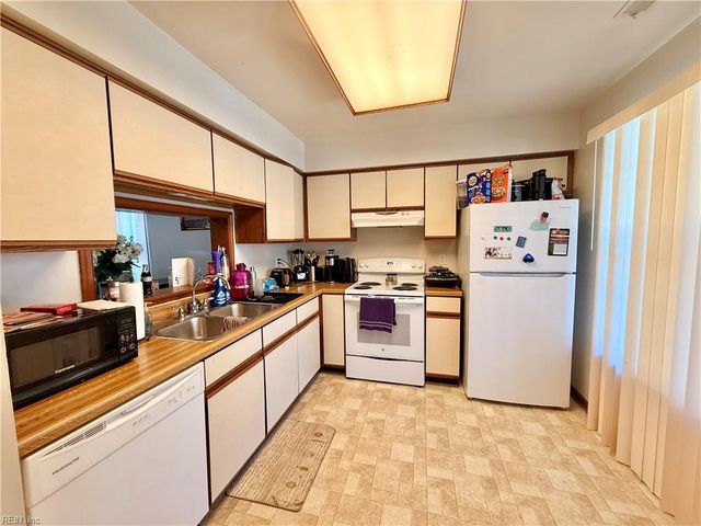 31 Saxony PL, Hampton, VA 23669
