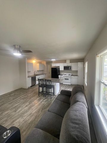 2213-2215 Aldrich Avenue N, Minneapolis, MN 55411