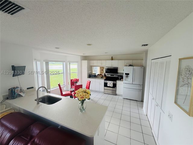 10664 Oak Lake Way, Boca Raton, FL 33498